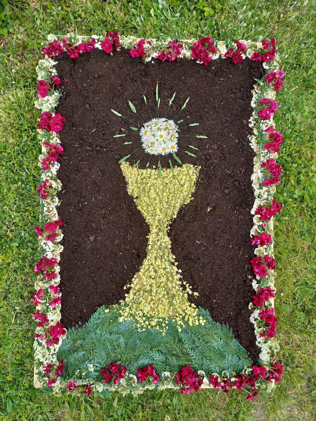 Blumenteppich Fronleichnam (c) by_Yvonne_Dreher_pfarrbriefservice.de