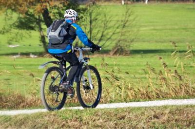 Fahrradfahrer (c) pfarrbriefservice.de Fahrradfahrer