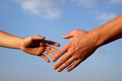 Freundschaft Hände (c) pfarrbriefservice.de Freundschaft Hände