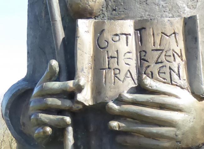 Gott im Herzen tragen (c) pfarrbriefservice.de