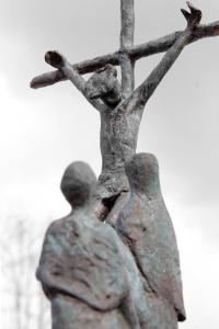 Kreuzigungsgruppe_Skulptur (c) pfarrbriefservice.de Kreuzigungsgruppe_Skulptur