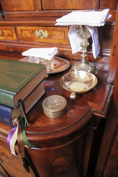 Liturgische Gegenstände (c) pfarrbriefservice.de Liturgische Gegenstände