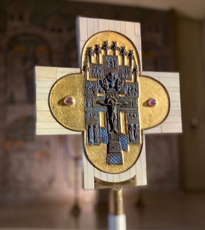 Vortragekreuz (c) by_Krisztina_Muntoi_pfarrbriefservice.de Vortragekreuz
