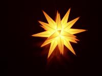 Weihnachtsstern (c) pfarrbriefservice.de Weihnachtsstern