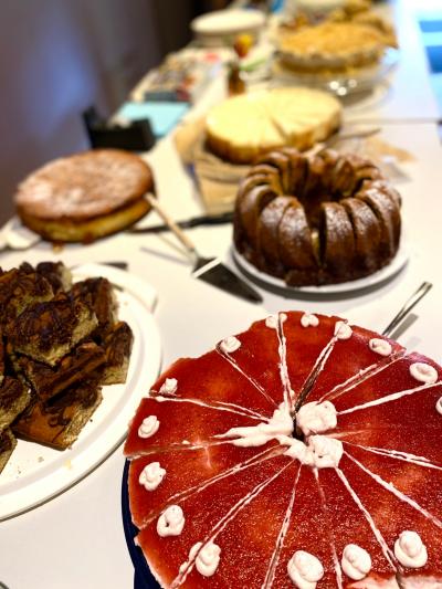 Kuchenbuffet (c) by_Sylvio_Krueger_pfarrbriefservice.de Kuchenbuffet