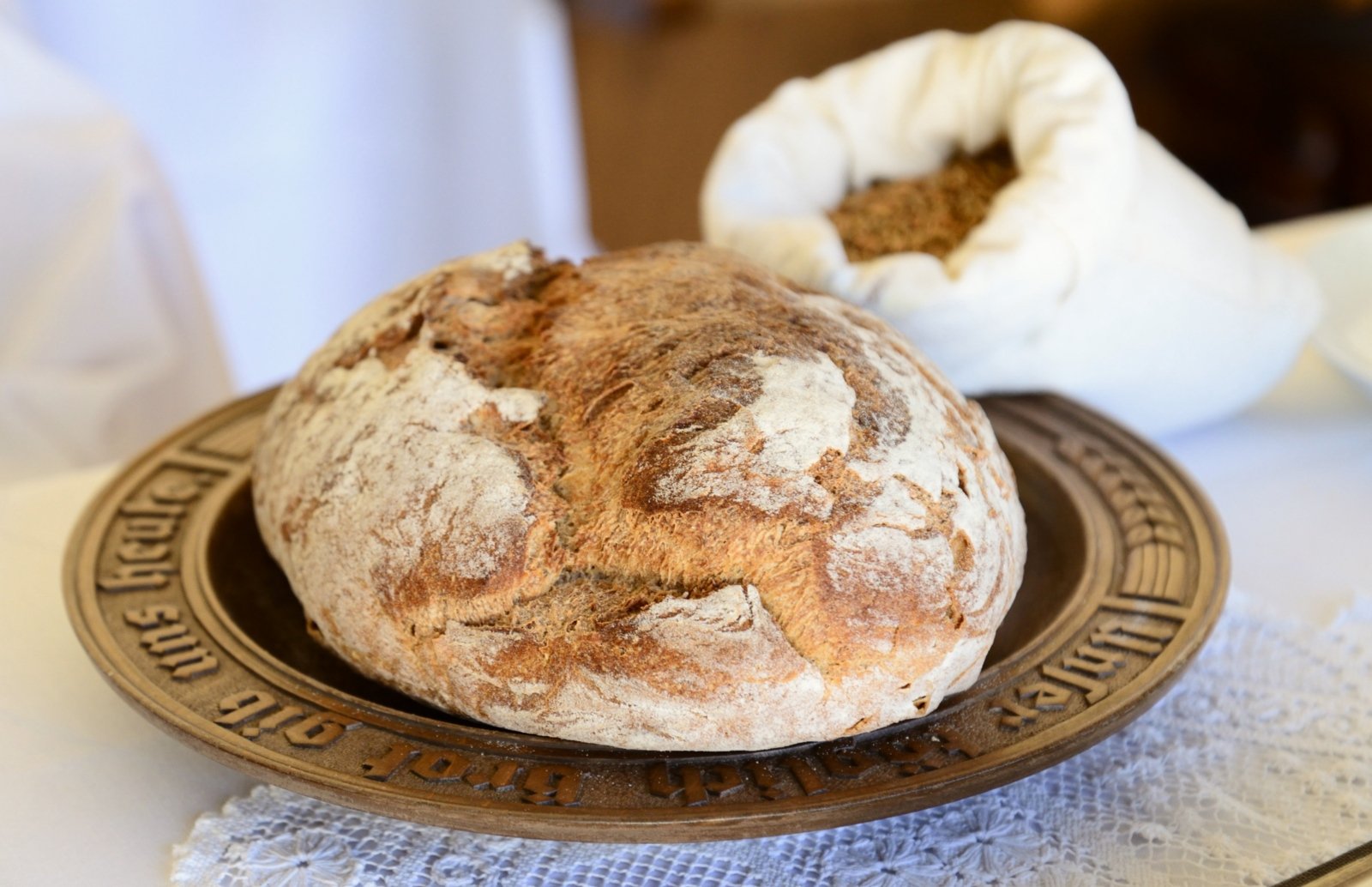 Laib Brot (c) Pixabay über Pfarrbriefservice.de