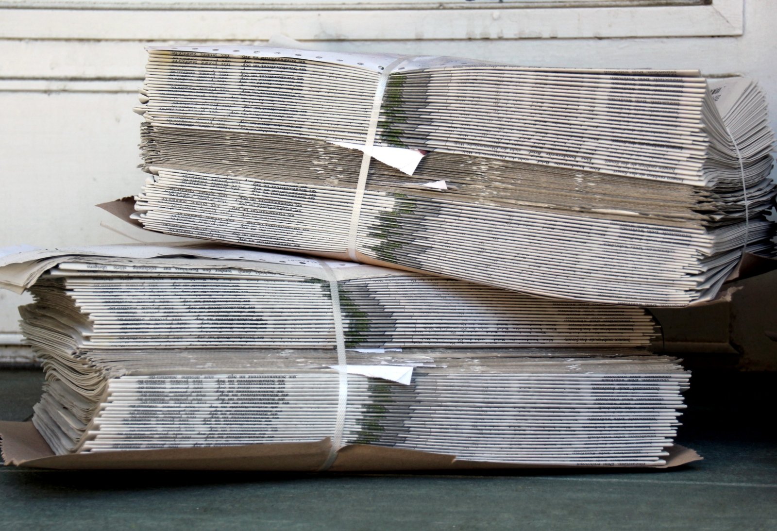 Zeitungspacken (c) by_peter_weidemann_pfarrbriefservice.de
